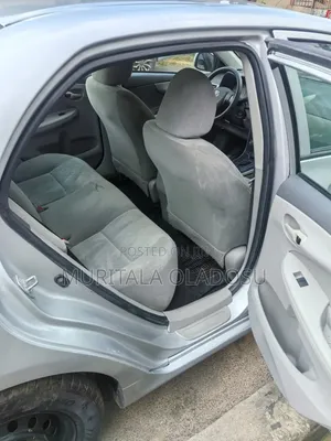 Toyota Corolla Base 4dr Sedan (1.8L 4cyl 5M) 2010 Silver