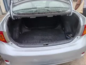 Toyota Corolla Base 4dr Sedan (1.8L 4cyl 5M) 2010 Silver