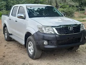 Toyota Hilux 2012 White