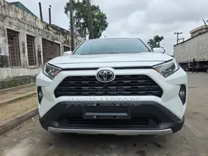Toyota RAV4 2022 White