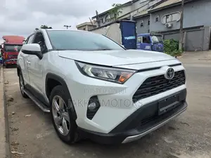 Toyota RAV4 2022 White