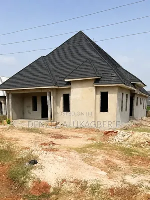 4bdrm Bungalow in Benin City for sale