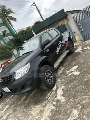 Toyota Hilux SR 4x4 2014