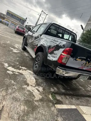 Toyota Hilux SR 4x4 2014