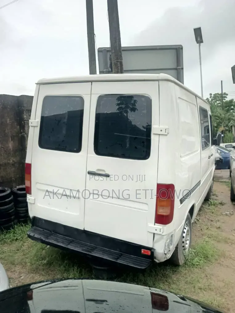 Volkswagen LT 2000 White