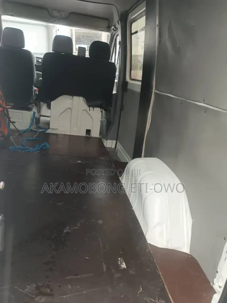 Volkswagen LT 2000 White
