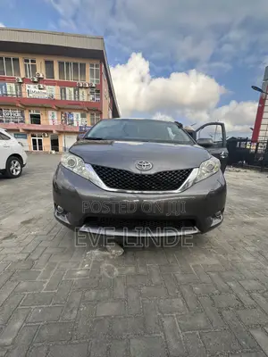 Toyota Sienna XLE AWD 7-Passenger 2013 Gray
