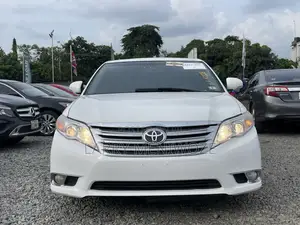 Toyota Avalon Base Sedan FWD (3.5L 6cyl 6A) 2012 White