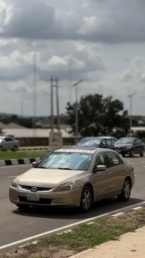 Honda Accord 2005 Gold