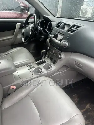 Toyota Highlander SE 2012 Black