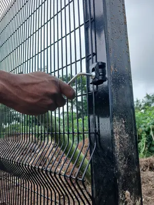 High-Security Mesh. Zero Easy Grip.
