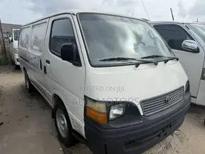 Toyota HiAce 2007 White