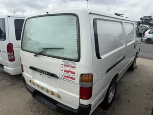 Toyota HiAce 2007 White