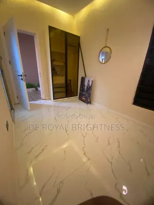 Royal Shine, Royal Clean