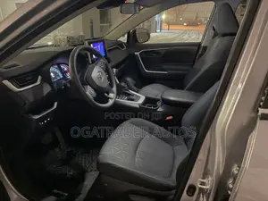 Toyota RAV4 2024 Silver