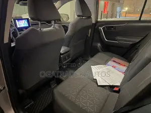 Toyota RAV4 2024 Silver