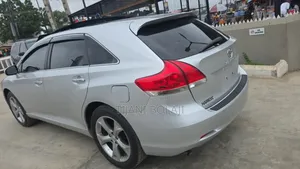 Toyota Venza 2010 Silver
