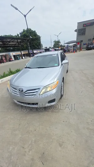 Toyota Camry LE 4dr Sedan (2.5L 4cyl 6A) 2011 Silver