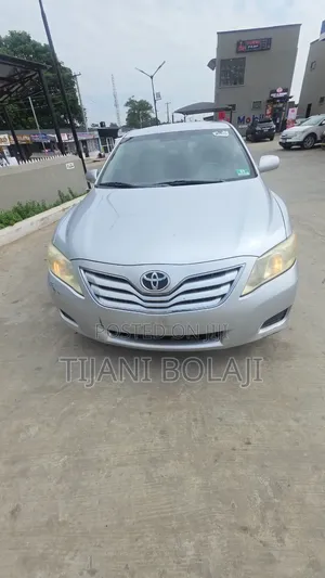 Toyota Camry LE 4dr Sedan (2.5L 4cyl 6A) 2011 Silver