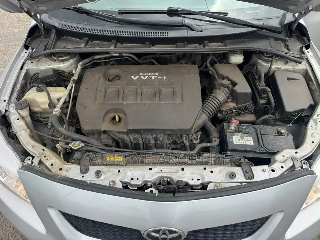 Toyota Corolla 2010 Silver