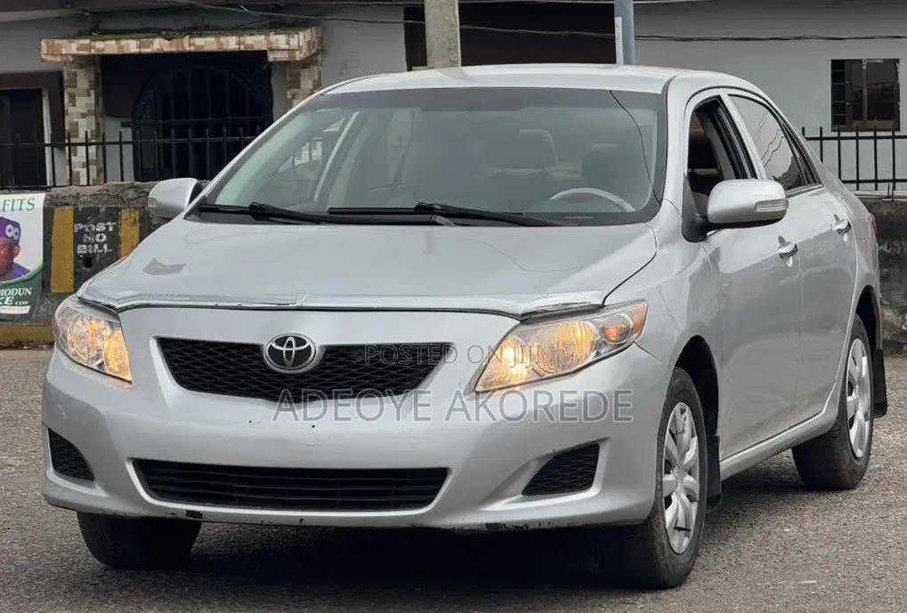 Toyota Corolla 2010 Silver