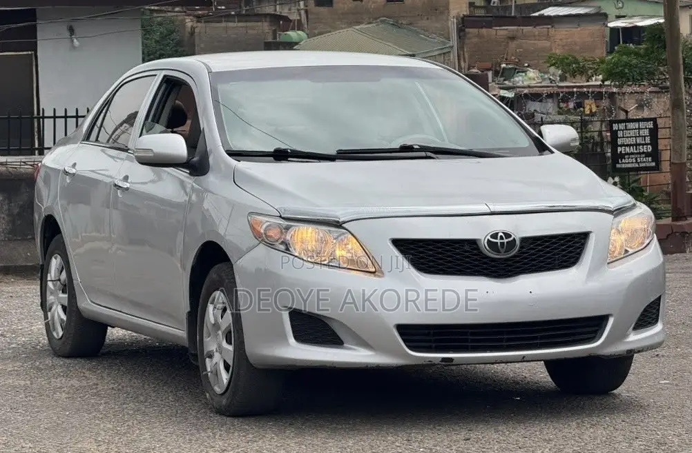 Toyota Corolla 2010 Silver
