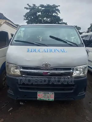 Toyota HiAce 2015 Silver