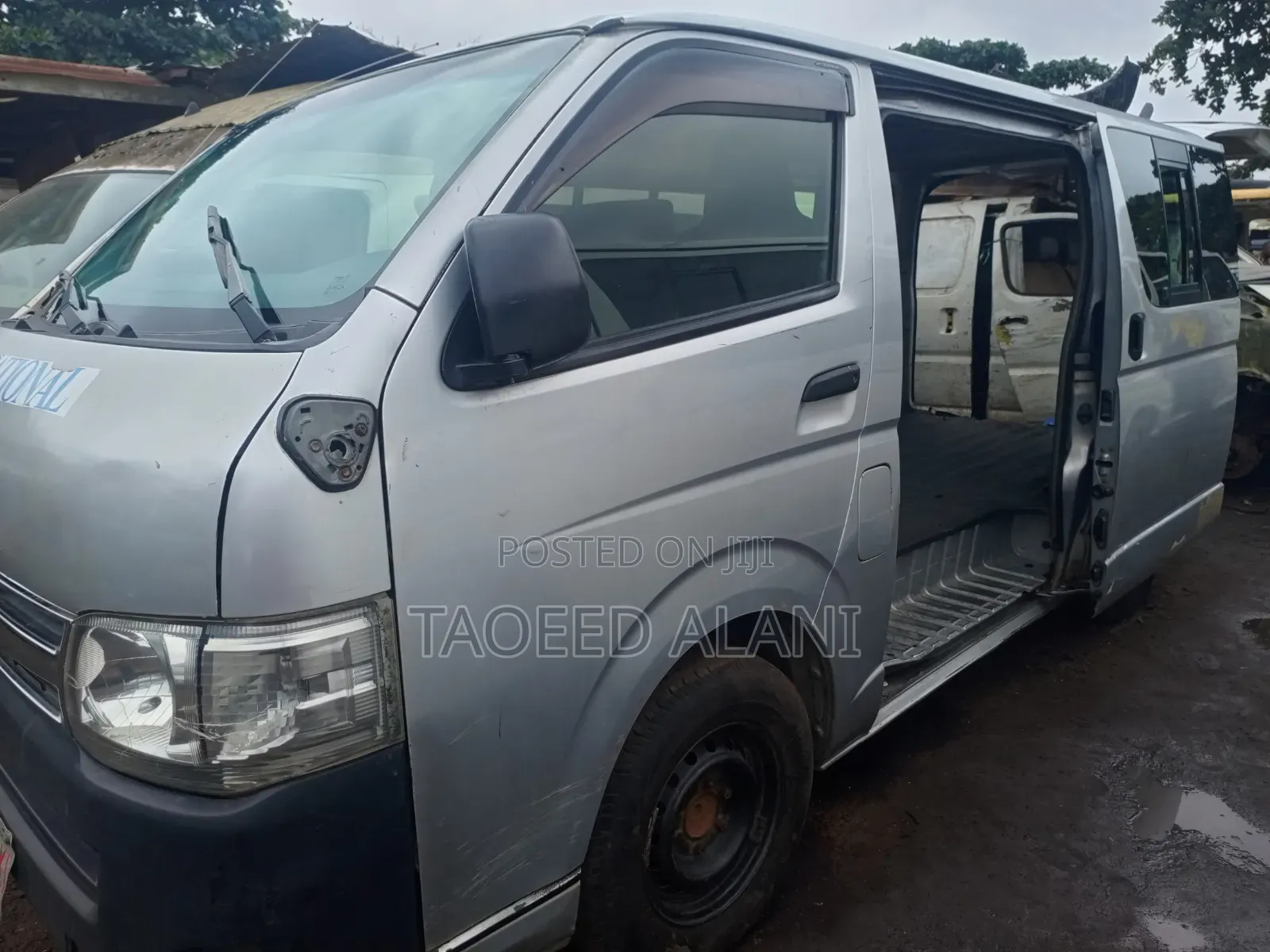 Toyota HiAce 2015 Silver