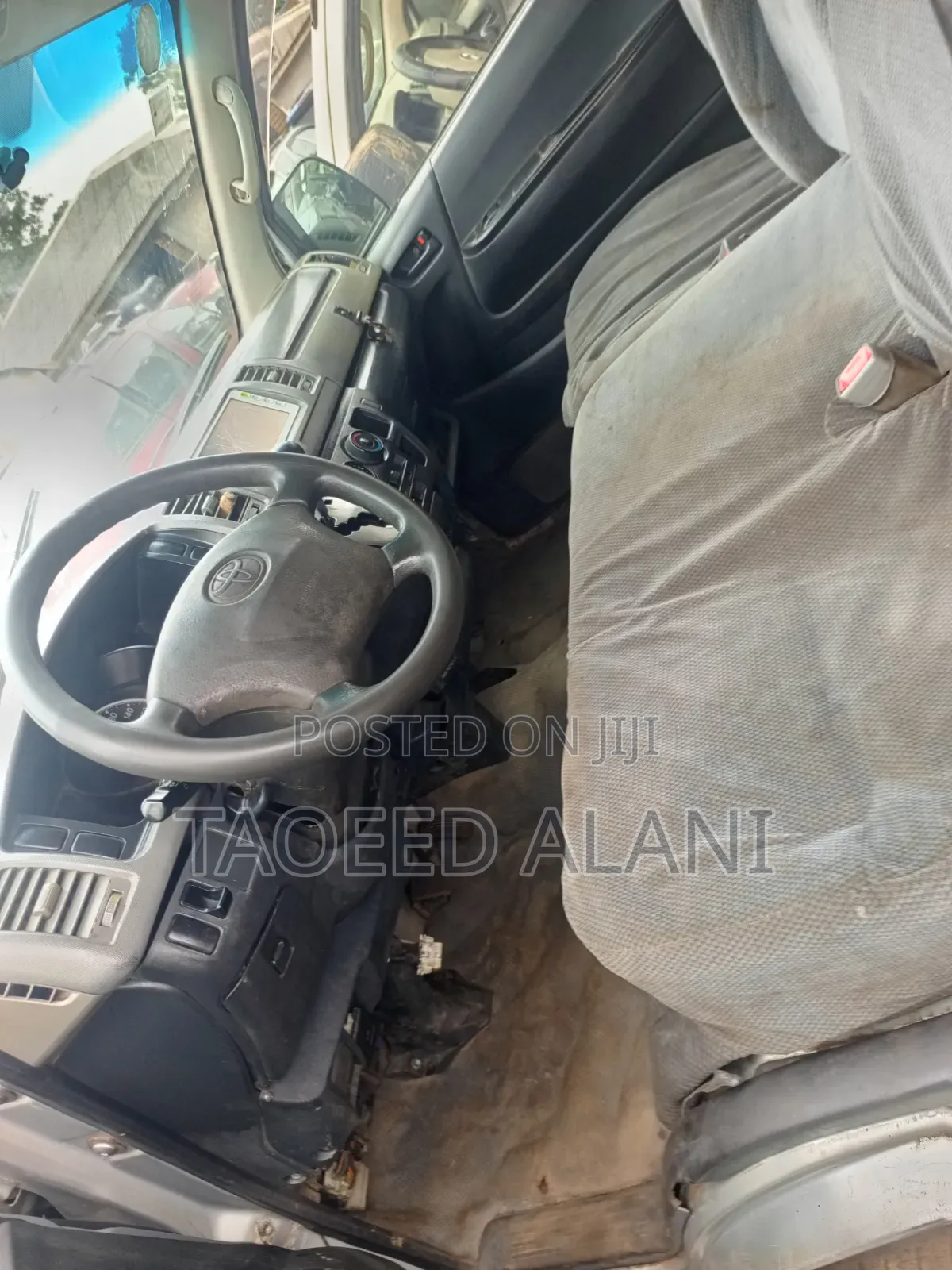 Toyota HiAce 2015 Silver
