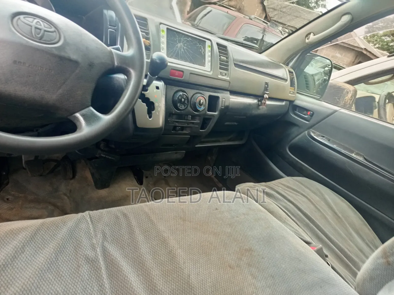 Toyota HiAce 2015 Silver