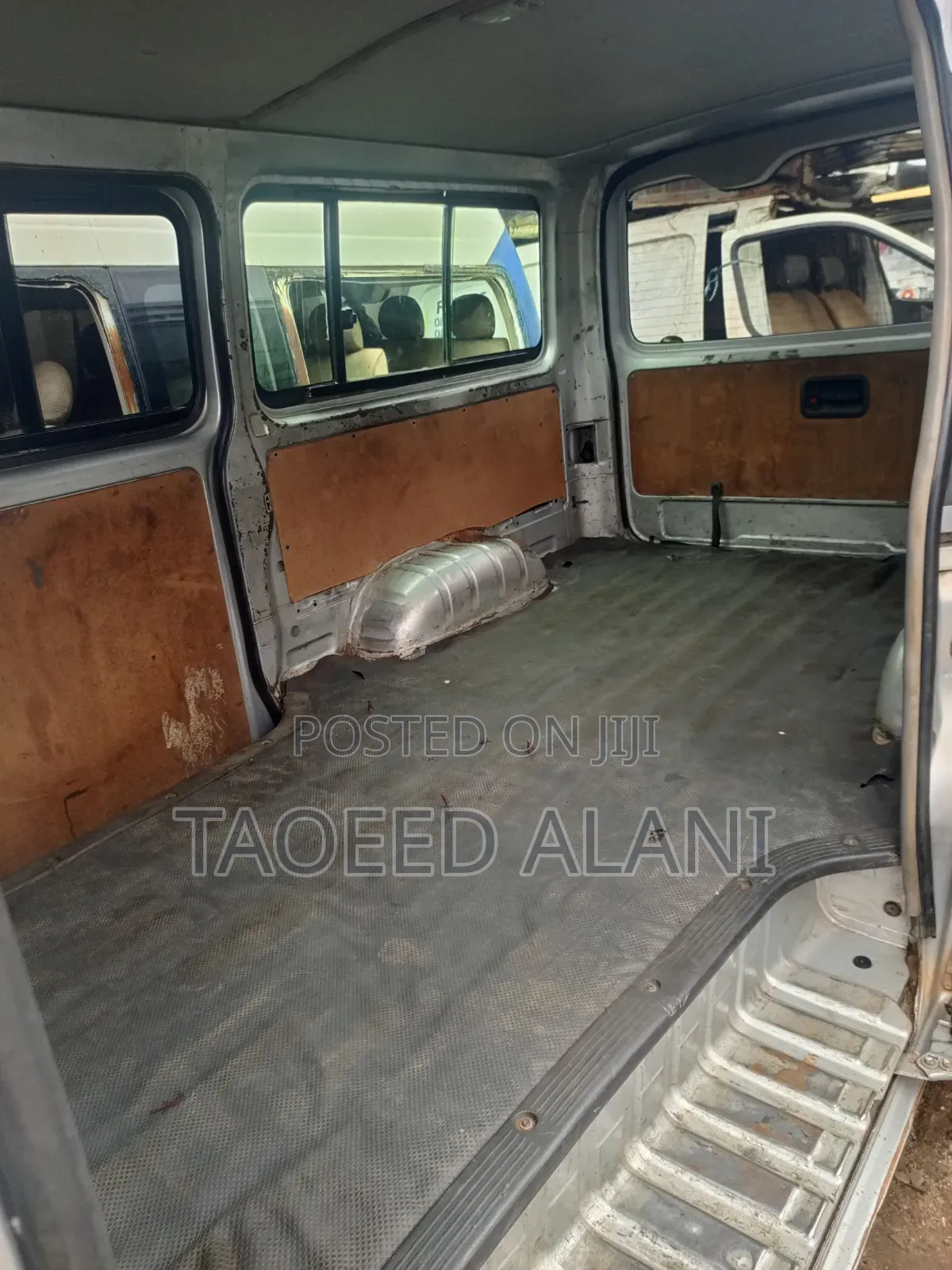Toyota HiAce 2015 Silver