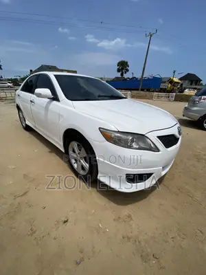 Toyota Camry SE 4dr Sedan (2.5L 4cyl 6AM) 2010 White