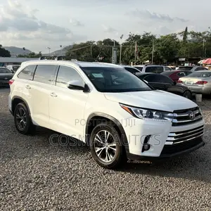 Toyota Highlander XLE 4x4 V6 (3.5L 6cyl 8A) 2017 White