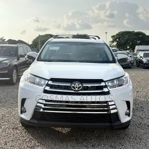 Toyota Highlander XLE 4x4 V6 (3.5L 6cyl 8A) 2017 White