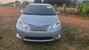 Toyota Sienna 2015 Blue
