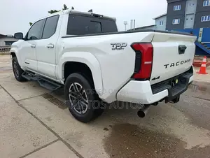 Toyota Tacoma SR5 Double Cab 5' Bed AT 2024 White