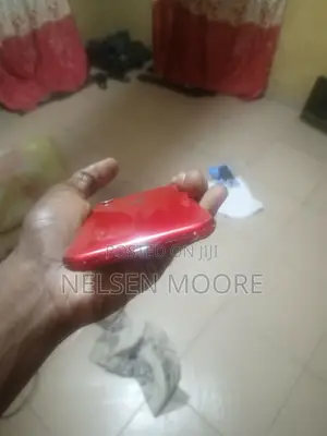 Apple iPhone XR 64 GB Red