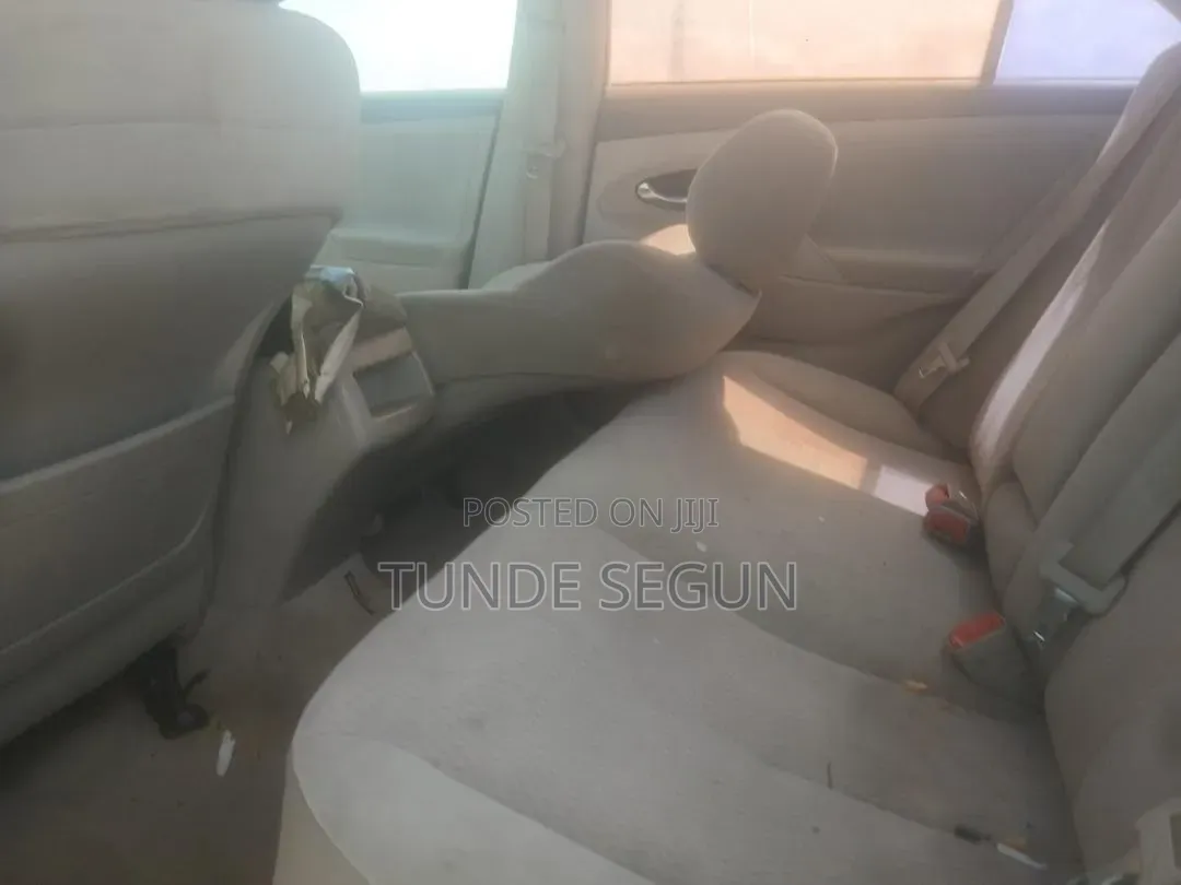 Toyota Camry 2011 Brown