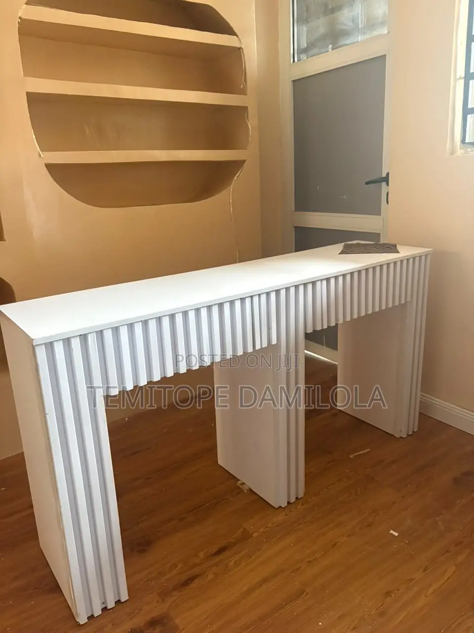New Vaniti Table