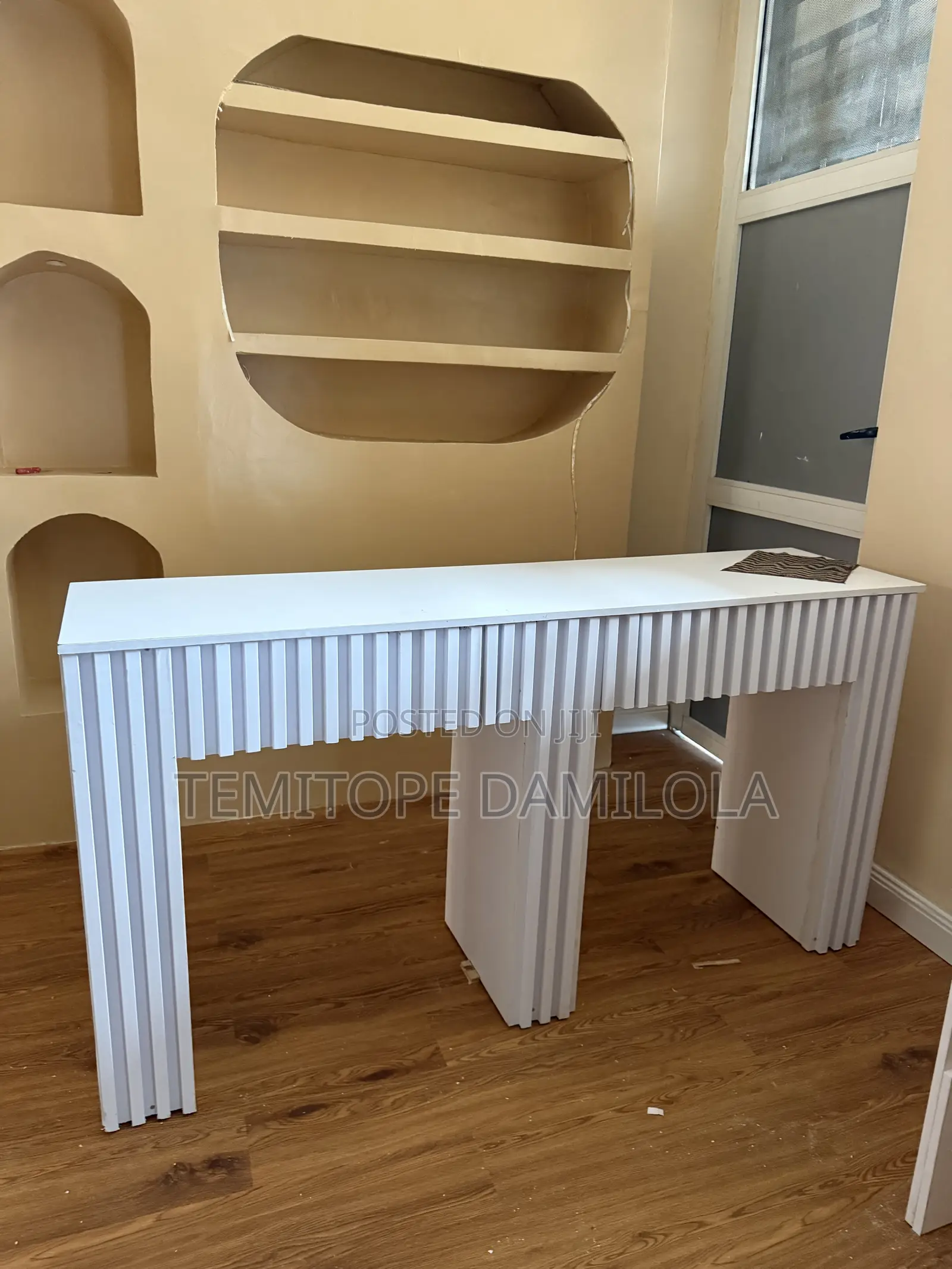 New Vaniti Table