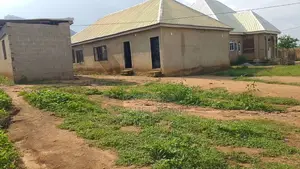 6bdrm Bungalow in Karu-Nasarawa for sale