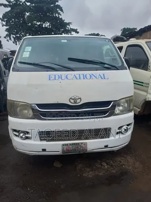 Toyota HiAce 2014 White