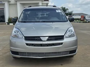 Toyota Sienna 2005 Silver