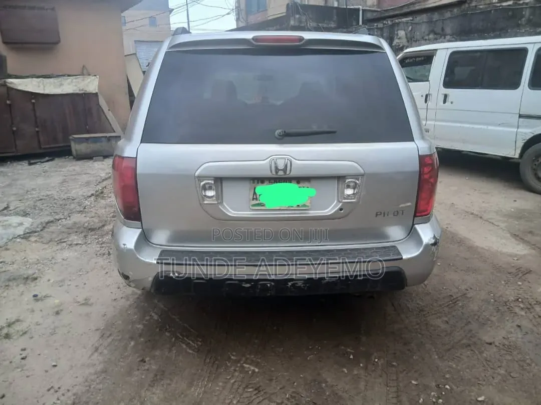 Honda Pilot 2005 Silver