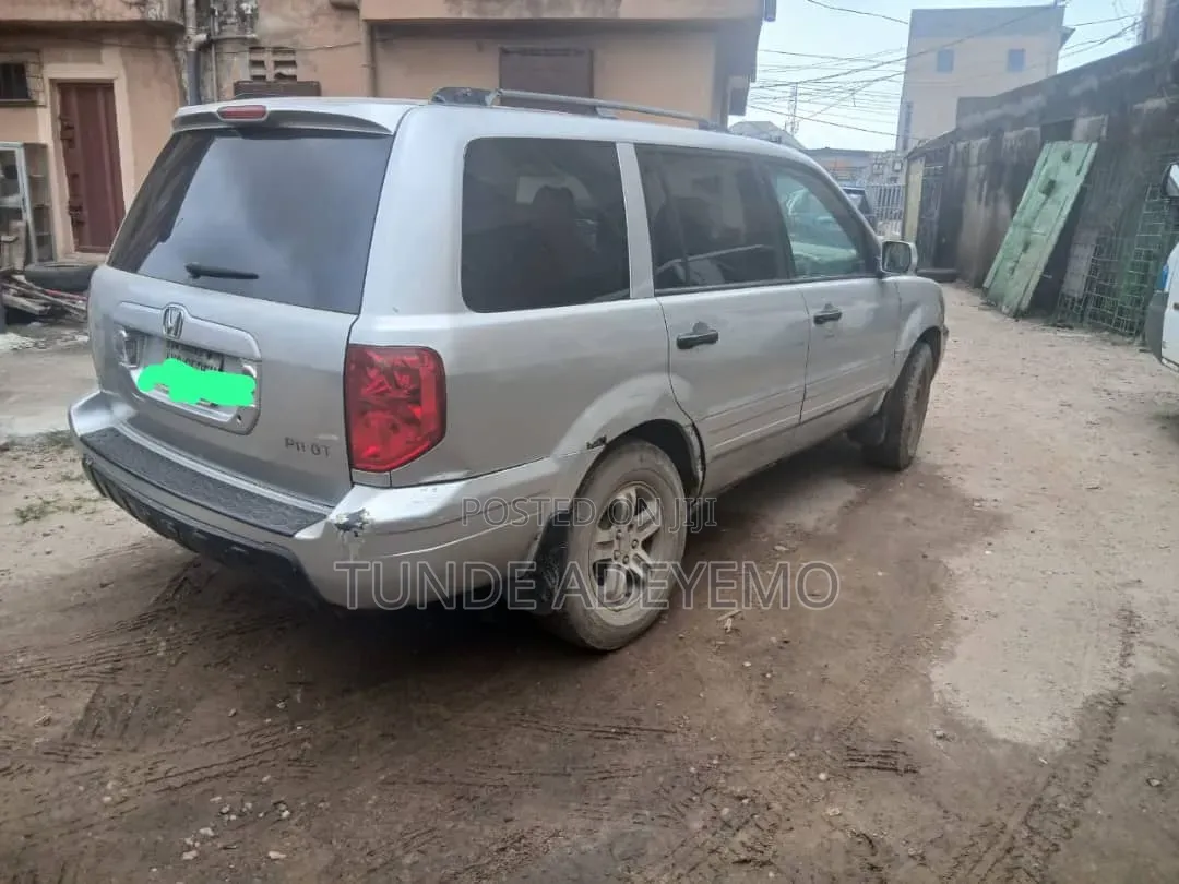Honda Pilot 2005 Silver