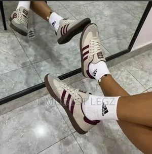 Casual Low-Top Retro Sneakers With Lace-Up Fastening