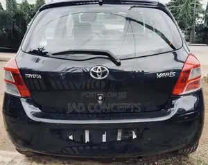 Toyota Yaris 2010 Black