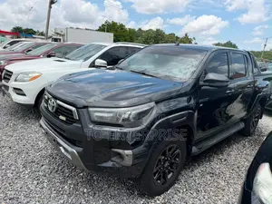 Toyota Hilux 2024 Black