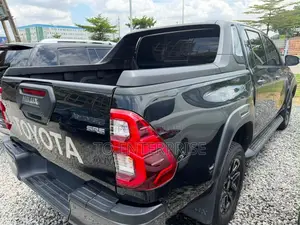 Toyota Hilux 2024 Black