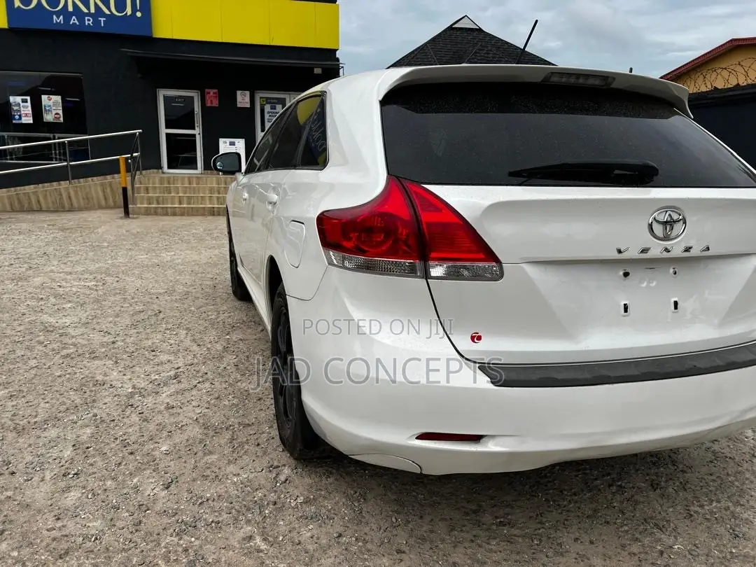 Toyota Venza 2011 White
